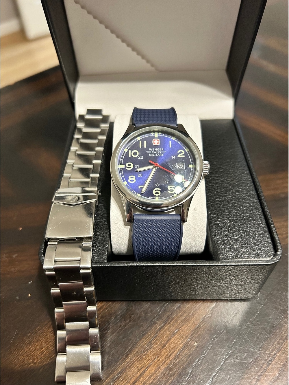 Wenger Swiss Military Men's Wristwatch with Blue Rubber Strap and Extra Metal Cl